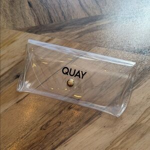 Quay - clear glasses case